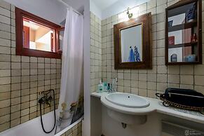 Waveside Sanctuary - Luxurious Seastone Villa