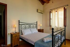 Waveside Sanctuary - Luxurious Seastone Villa