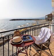 Waveside Sanctuary - Luxurious Seastone Villa