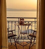 Waveside Sanctuary - Luxurious Seastone Villa