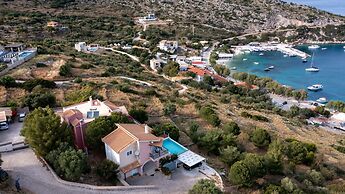 Coastal Paradise Found - Komis Private Pool Gem