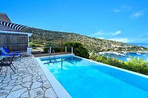 Coastal Paradise Found - Komis Private Pool Gem