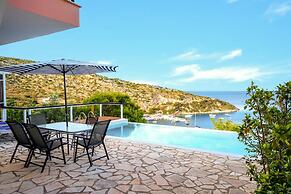 Coastal Paradise Found - Komis Private Pool Gem