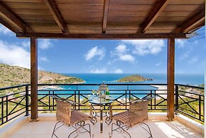 Coastal Paradise Found - Komis Private Pool Gem