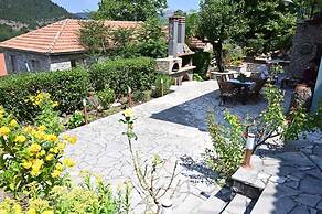 Kalavrita Winter Retreat - Homely Spacious Chalet