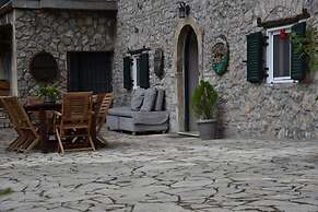 Kalavrita Winter Retreat - Homely Spacious Chalet