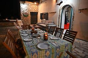 Kalavrita Winter Retreat - Homely Spacious Chalet