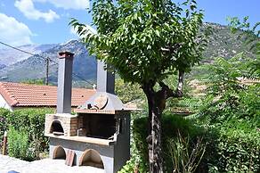 Kalavrita Winter Retreat - Homely Spacious Chalet