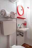 Cozy Summer Retreat - Perfect Location BBQ