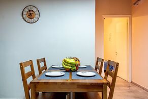 Cozy Summer Retreat - Perfect Location BBQ