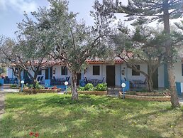 Cozy Summer Retreat - Perfect Location BBQ