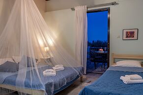 Cozy Summer Retreat - Perfect Location BBQ