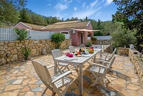 Kirki s Cozy Getaway - Paxoi Getaway w Jacuzzi