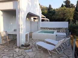 Kirki s Cozy Getaway - Paxoi Getaway w Jacuzzi