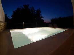 Kirki s Cozy Getaway - Paxoi Getaway w Jacuzzi