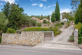 Kirki s Cozy Getaway - Paxoi Getaway w Jacuzzi