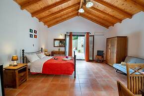 Kirki s Cozy Getaway - Paxoi Getaway w Jacuzzi