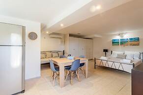 Mani s Aura Seaside-enchanting Stone Gem