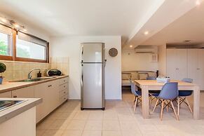 Mani s Aura Seaside-enchanting Stone Gem