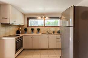 Mani s Aura Seaside-enchanting Stone Gem