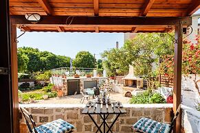 Mani s Garden Paradise - Elia Secluded Retreat