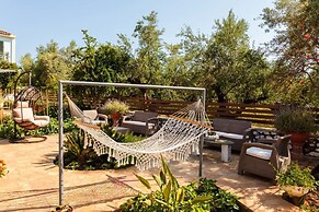 Mani s Garden Paradise - Elia Secluded Retreat