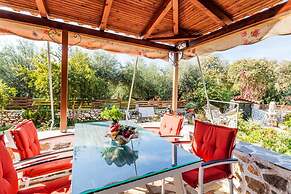 Mani s Garden Paradise - Elia Secluded Retreat