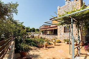 Mani s Garden Paradise - Elia Secluded Retreat