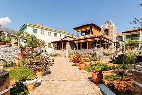 Mani s Garden Paradise - Elia Secluded Retreat