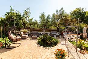 Mani s Garden Paradise - Elia Secluded Retreat