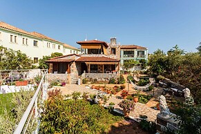 Mani s Garden Paradise - Elia Secluded Retreat