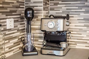 Kalamata Lime Studio - Urban Cozy Nest