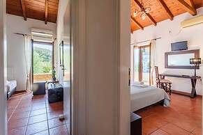 Mani s Aura Seaside-spacious Summer Retreat