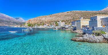 Mani s Aura Seaside-spacious Summer Retreat