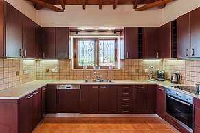 Mani s Aura Seaside-spacious Summer Retreat