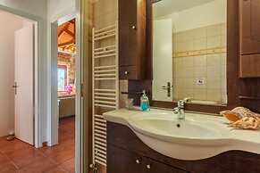 Mani s Aura Seaside-spacious Summer Retreat