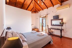 Mani s Aura Seaside-spacious Summer Retreat