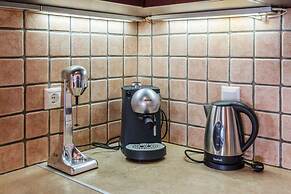 Mani s Aura Seaside-spacious Summer Retreat