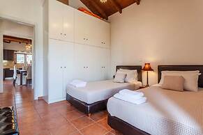 Mani s Aura Seaside-spacious Summer Retreat