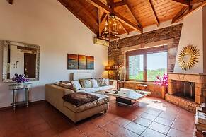 Mani s Aura Seaside-spacious Summer Retreat