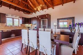 Mani s Aura Seaside-spacious Summer Retreat