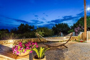 Mani s Aura Seaside-spacious Summer Retreat