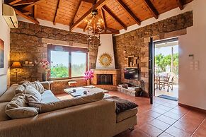 Mani s Aura Seaside-spacious Summer Retreat