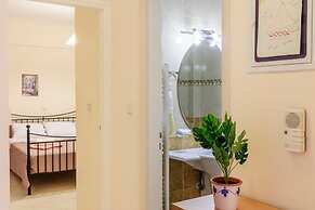 Spacious Urban Haven-family Home Perfect Location