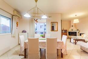 Spacious Urban Haven-family Home Perfect Location