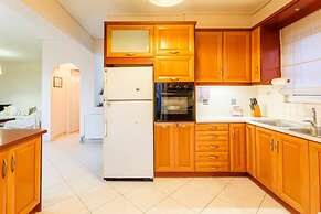 Spacious Urban Haven-family Home Perfect Location