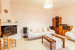 Spacious Urban Haven-family Home Perfect Location