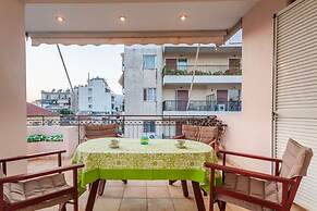 Spacious Urban Haven-family Home Perfect Location