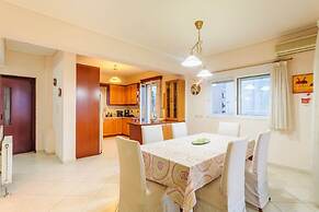 Spacious Urban Haven-family Home Perfect Location