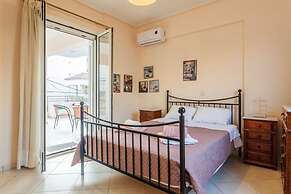 Spacious Urban Haven-family Home Perfect Location